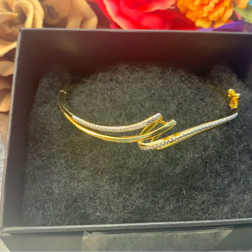 ♥️BRAND NEW ♥️18k gold over silver bracelet with diamonds. exquisite and elegant - Picture 2 of 9